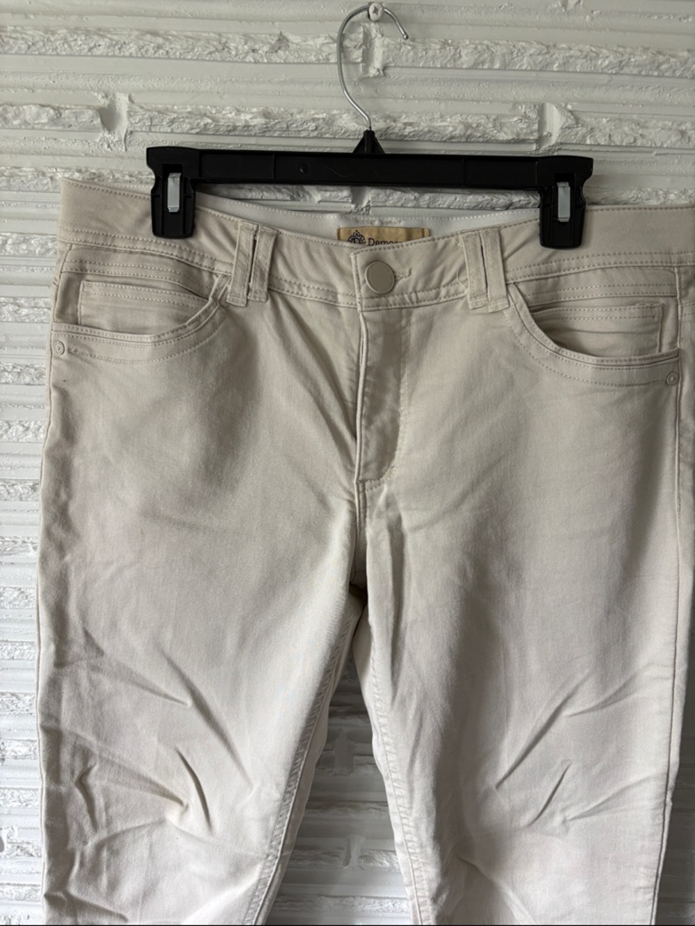 Democracy Skinny Pants in Light Beige